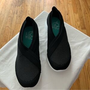 You by Skechers New-In-Box You-LUXE Black and White SlipIns Model 14955 Size 6